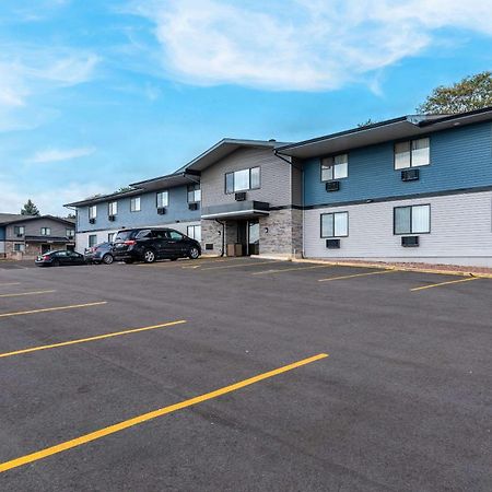 Econo Lodge Madison Bagian luar foto