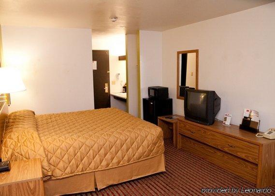 Econo Lodge Madison Ruang foto