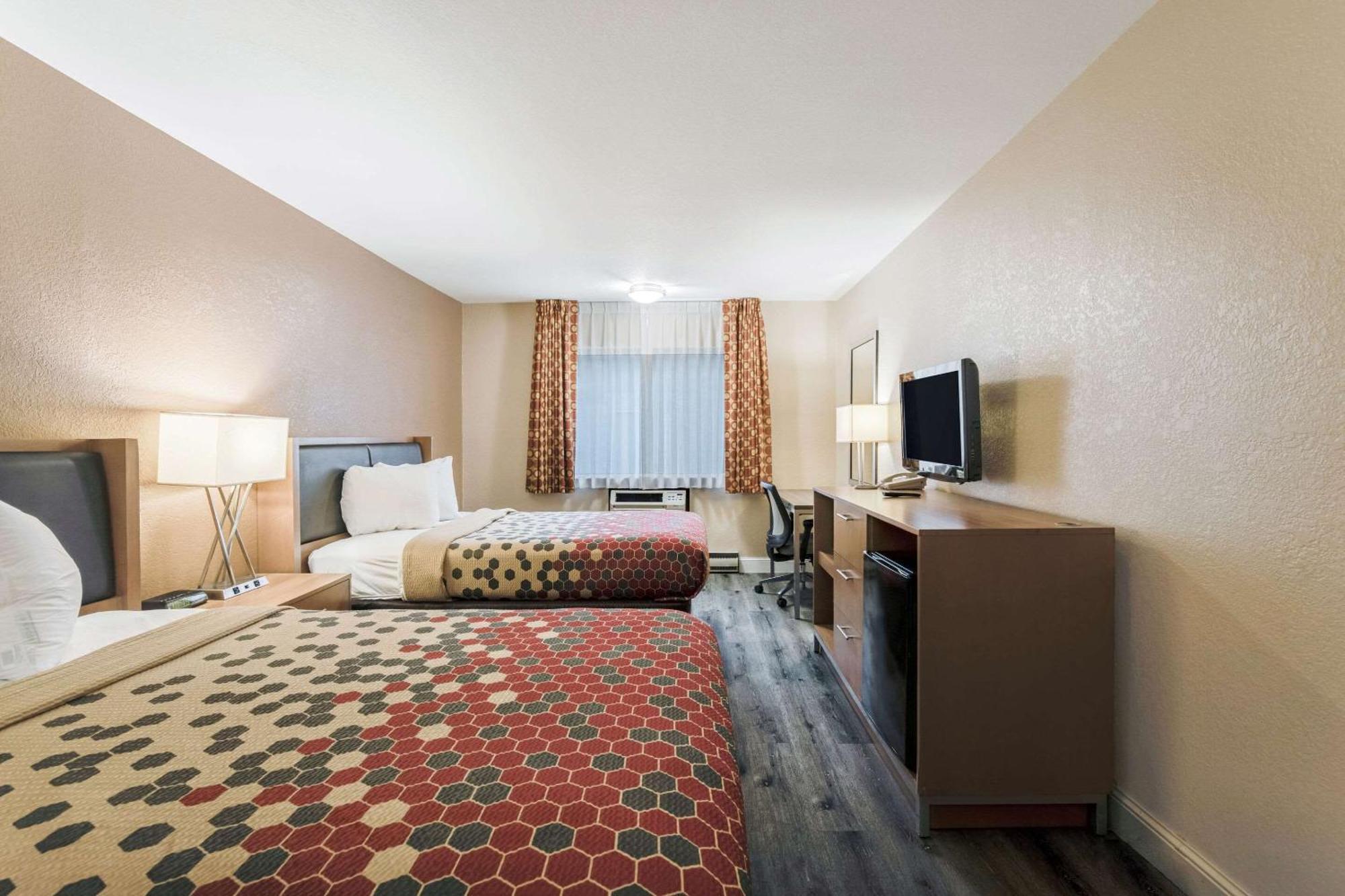 Econo Lodge Madison Bagian luar foto