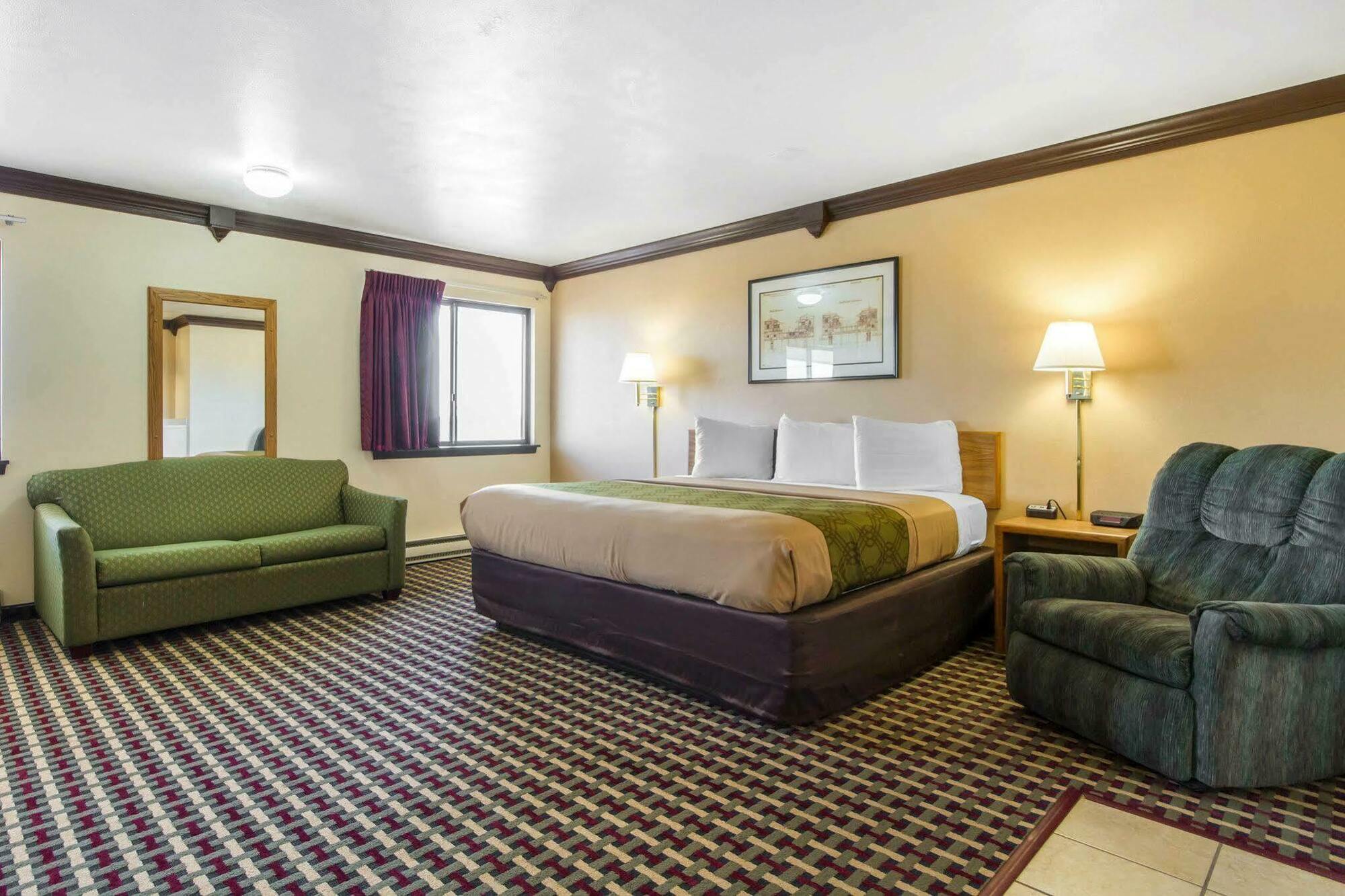 Econo Lodge Madison Bagian luar foto